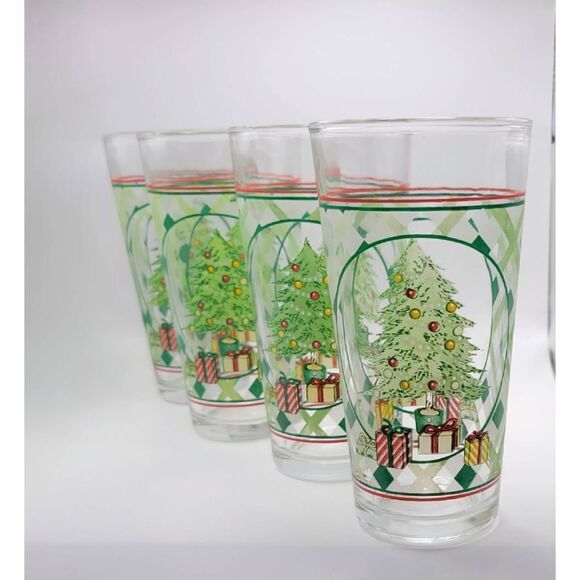 Tree Tumbler Set of Four. Clear quality glass with light ornament filled tree wi - Picture 2 of 7